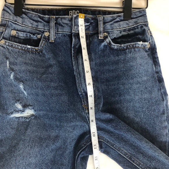 Vtg inspired BDG High Waist Distressed Mom Jeans - Picture 8 of 15